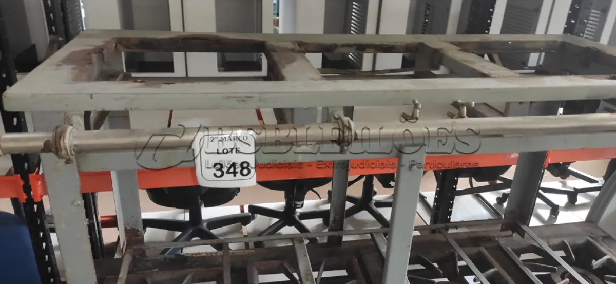 LOTE 348 - 01 FOGÃO INDUSTRIAL DE 04 BOCAS INCOMPLETO. (NO ESTADO) ATENÇÃO! FAZER A VISITAÇÃO ANTES DE ARREMATAR, NÃO SABEMOS SE FUNCIONA, LEILÃO NÃO TEM GARANTIA E NEM DEVOLUÇÃO, SUJEITO A POSSÍVEIS AVARIAS VISÍVEIS/OCULTAS E/OU AUSÊNCIA DE COMPONENTES.
