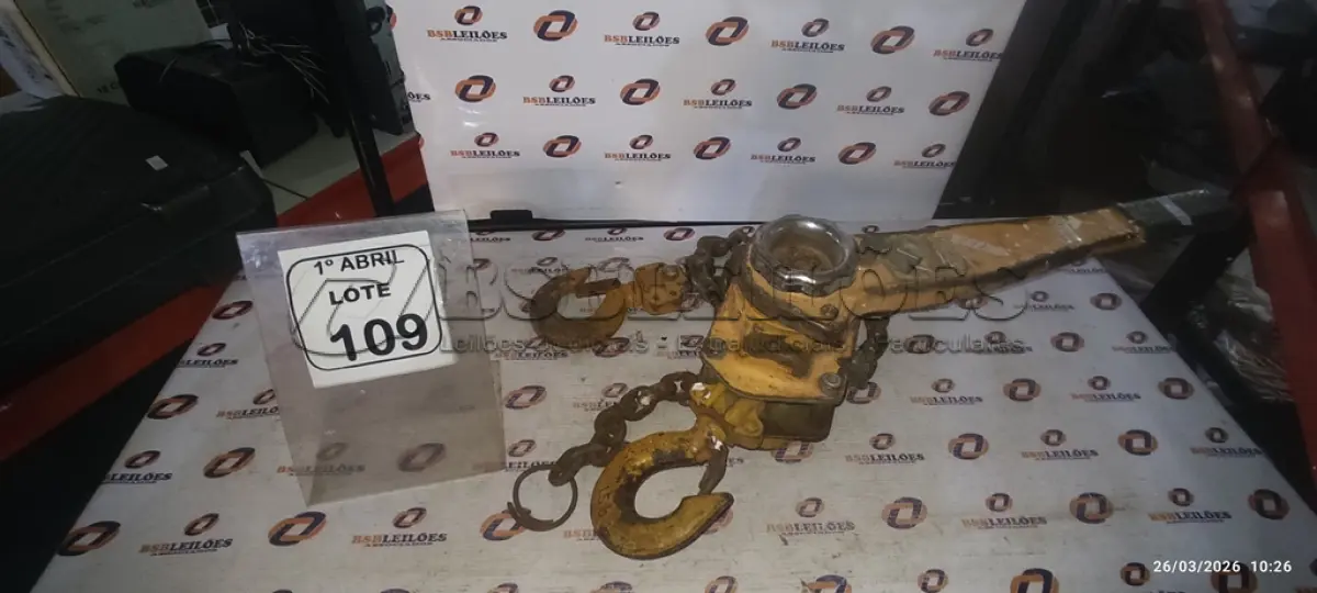 LOTE 109 - 01 TALHA MANUAL DE ALAVANCA. (NO ESTADO) ATENÇÃO! FAZER A VISITAÇÃO ANTES DE ARREMATAR, NÃO SABEMOS SE FUNCIONA, LEILÃO NÃO TEM GARANTIA E NEM DEVOLUÇÃO, SUJEITO A POSSÍVEIS AVARIAS VISÍVEIS/OCULTAS E/OU AUSÊNCIA DE COMPONENTES.