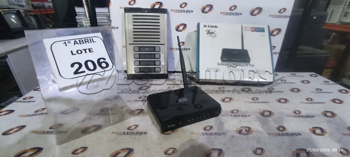 LOTE 206 - 01 ROTEADOR D LINK E 01 INTERFONE. (NO ESTADO) ATENÇÃO! FAZER A VISITAÇÃO ANTES DE ARREMATAR, NÃO SABEMOS SE FUNCIONA. LEILÃO NÃO TEM GARANTIA E NEM DEVOLUÇÃO, SUJEITO A POSSÍVEIS AVARIAS VISÍVEIS/OCULTAS E/OU AUSÊNCIA DE COMPONENTES.