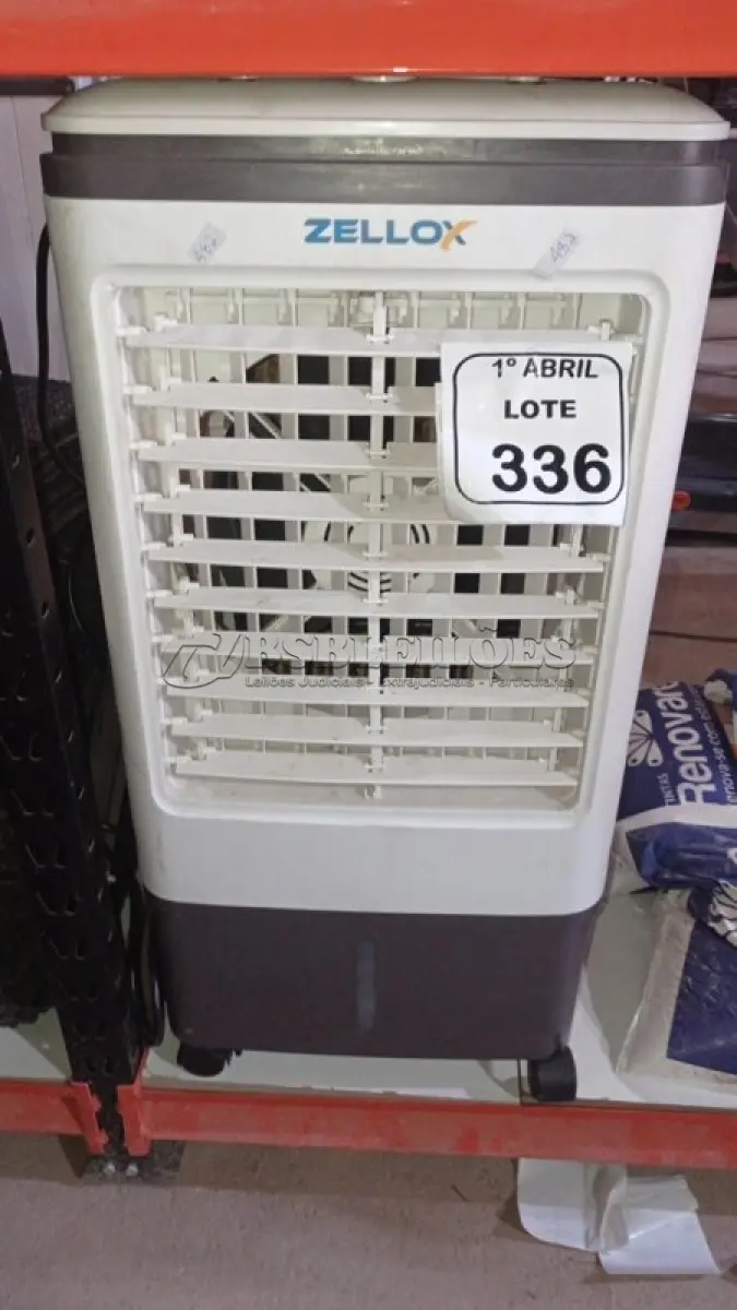 LOTE 336 - 02 CLIMATIZADORES DE AR MARCAS ZELLOX 110V E GREE 220V. (NO ESTADO) ATENÇÃO! FAZER A VISITAÇÃO ANTES DE ARREMATAR, NÃO SABEMOS SE FUNCIONA, LEILÃO NÃO TEM GARANTIA E NEM DEVOLUÇÃO, SUJEITO A POSSÍVEIS AVARIAS VISÍVEIS/OCULTAS E/OU AUSÊNCIA DE COMPONENTES.