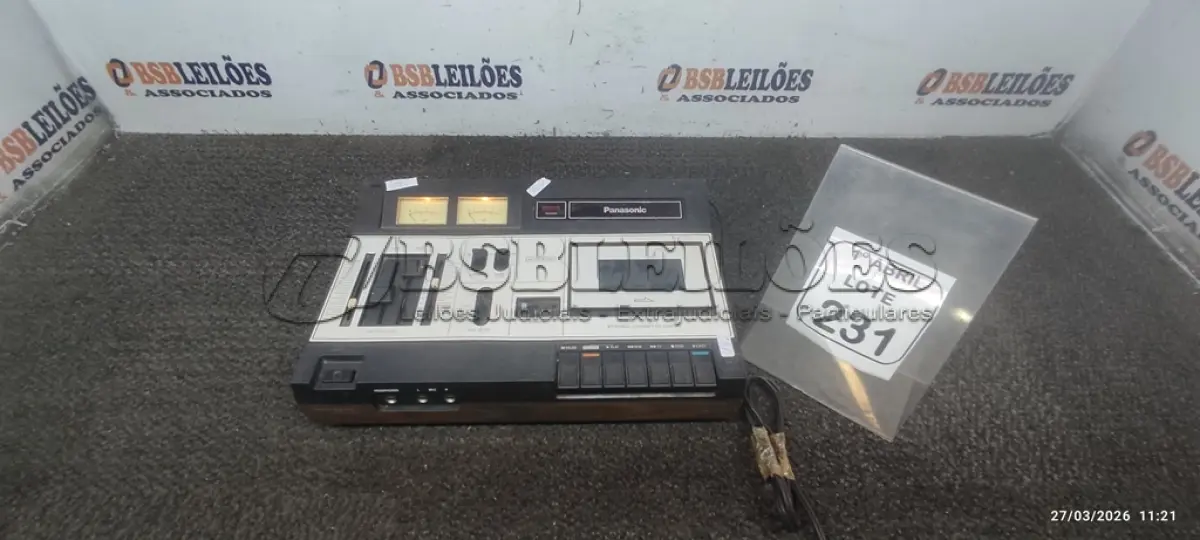 LOTE 231 - 01 TOCA FITAS ANTIGO MODELO 600US MARCA PANASONIC. (NO ESTADO) ATENÇÃO! FAZER A VISITAÇÃO ANTES DE ARREMATAR, NÃO SABEMOS SE FUNCIONA, LEILÃO NÃO TEM GARANTIA E NEM DEVOLUÇÃO, SUJEITO A POSSÍVEIS AVARIAS VISÍVEIS/OCULTAS E/OU AUSÊNCIA DE COMPONENTES.