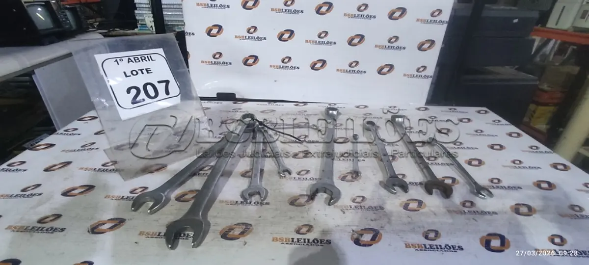 LOTE 207 - 01 LOTE COM VÁRIAS CHAVES TAMANHOS E MEDIDAS DIVERSAS MARCA BELZER. (NO ESTADO) ATENÇÃO! FAZER A VISITAÇÃO ANTES DE ARREMATAR, NÃO SABEMOS SE FUNCIONA, LEILÃO NÃO TEM GARANTIA E NEM DEVOLUÇÃO, SUJEITO A POSSÍVEIS AVARIAS VISÍVEIS/OCULTAS E/OU AUSÊNCIA DE COMPONENTES.
