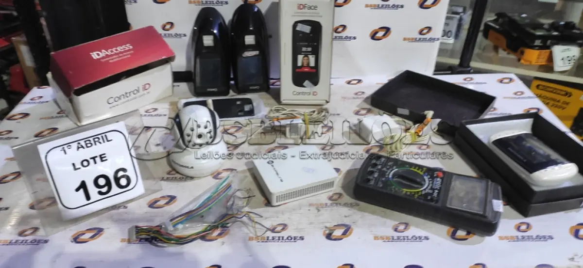 LOTE 196 - 01 BABA ELETRÔNICA MARCA MOTOROLA, 02 CONTROLADORES DE ACESSO COM RECONHECIMENTO FACIAL MARCA IDACCESS, 01 CÂMERA DE MONITORAMENTO E 01 ROTEADOR. (NO ESTADO) ATENÇÃO! FAZER A VISITAÇÃO ANTES DE ARREMATAR, NÃO SABEMOS SE FUNCIONA, LEILÃO NÃO TEM GARANTIA E NEM DEVOLUÇÃO, SUJEITO A POSSÍVEIS AVARIAS VISÍVEIS/OCULTAS E/OU AUSÊNCIA DE COMPONENTES.