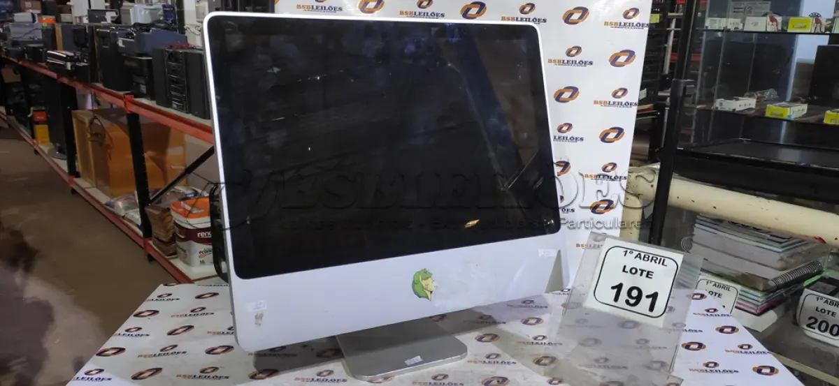 LOTE 191 - 01 IMAC APPLE. (NO ESTADO) ATENÇÃO! FAZER A VISITAÇÃO ANTES DE ARREMATAR, NÃO SABEMOS SE FUNCIONA, LEILÃO NÃO TEM GARANTIA E NEM DEVOLUÇÃO, SUJEITO A POSSÍVEIS AVARIAS VISÍVEIS/OCULTAS E/OU AUSÊNCIA DE COMPONENTES.