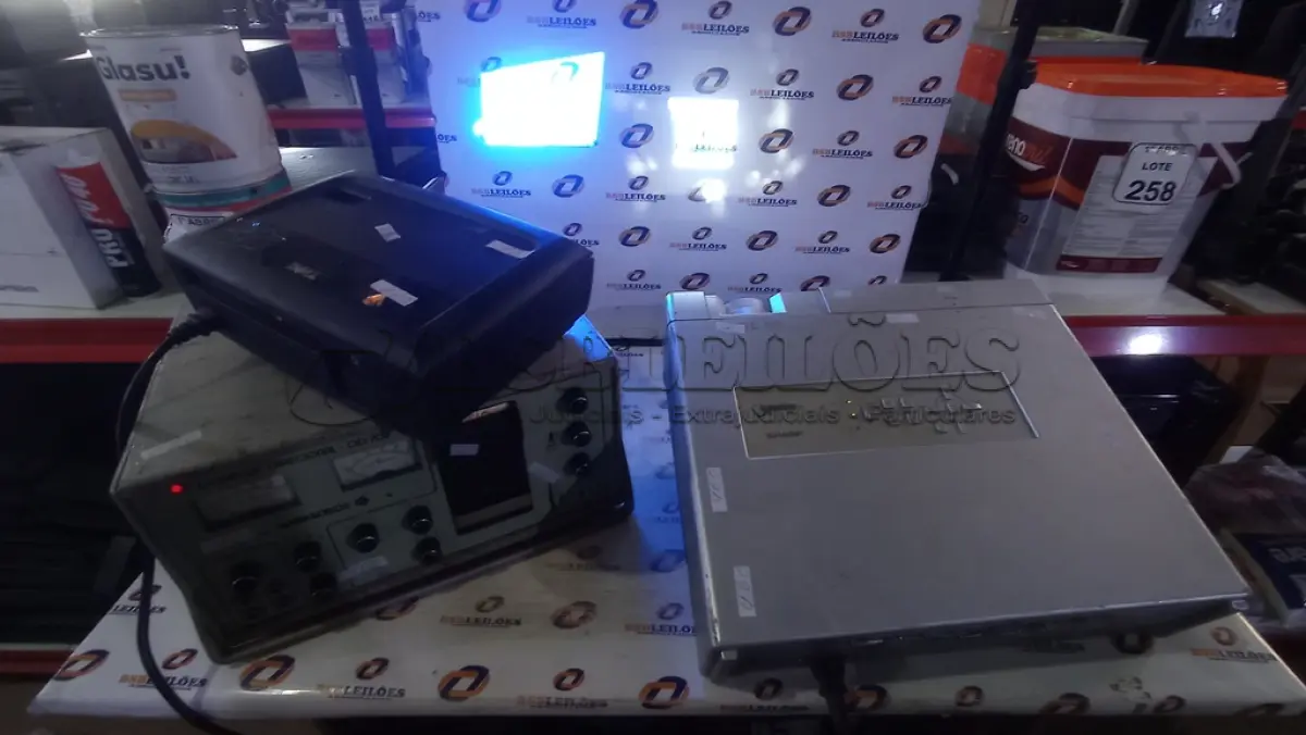 LOTE 314 - 01 PROJETOR MARCA SHARP, 01 PROJETOR E 01 DOPPLER DIRECIONAL MODELO DD 702. (NO ESTADO) ATENÇÃO! FAZER A VISITAÇÃO ANTES DE ARREMATAR, NÃO SABEMOS SE FUNCIONA, LEILÃO NÃO TEM GARANTIA E NEM DEVOLUÇÃO, SUJEITO A POSSÍVEIS AVARIAS VISÍVEIS/OCULTAS E/OU AUSÊNCIA DE COMPONENTES.