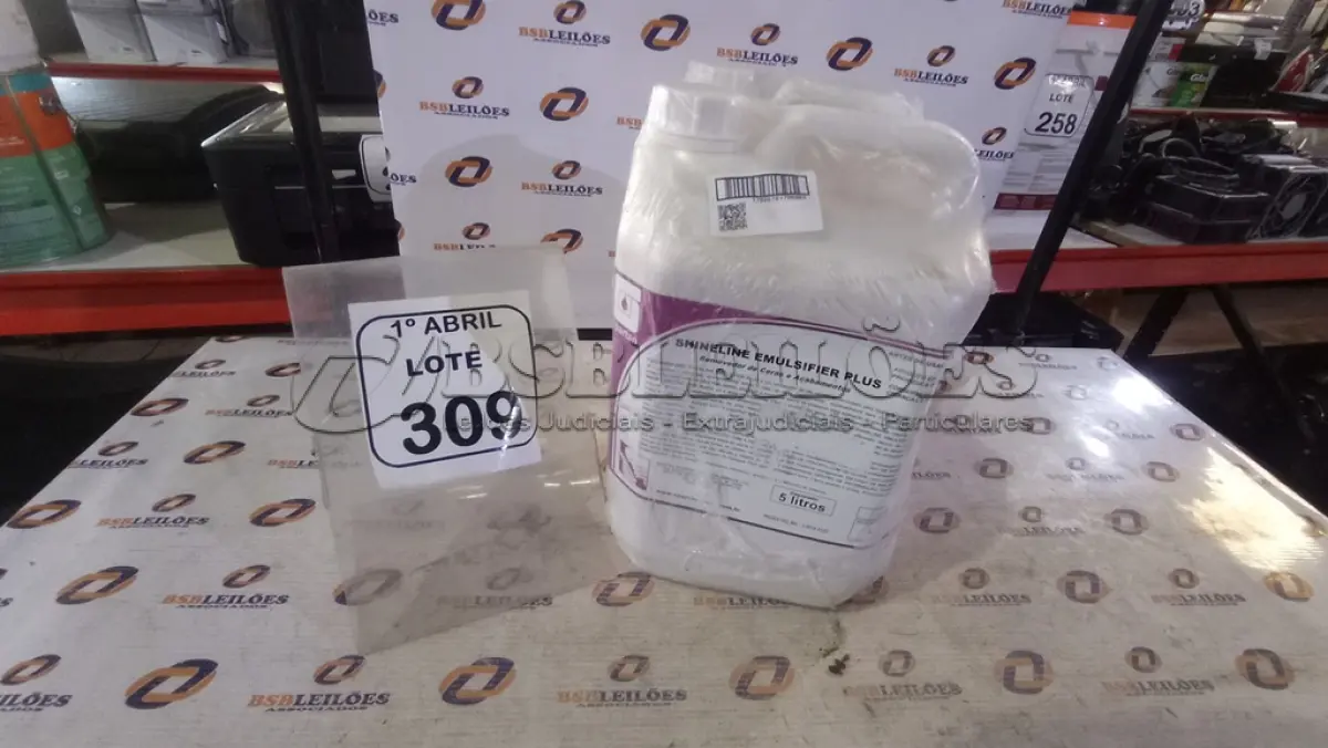 LOTE 309 - 02 GALÕES DE REMOVEDOR DE CERAS E ACABAMENTOS DE 5L CADA. (NO ESTADO) ATENÇÃO! FAZER A VISITAÇÃO ANTES DE ARREMATAR, NÃO SABEMOS SE FUNCIONA, LEILÃO NÃO TEM GARANTIA E NEM DEVOLUÇÃO, SUJEITO A POSSÍVEIS AVARIAS VISÍVEIS/OCULTAS E/OU AUSÊNCIA DE COMPONENTES.