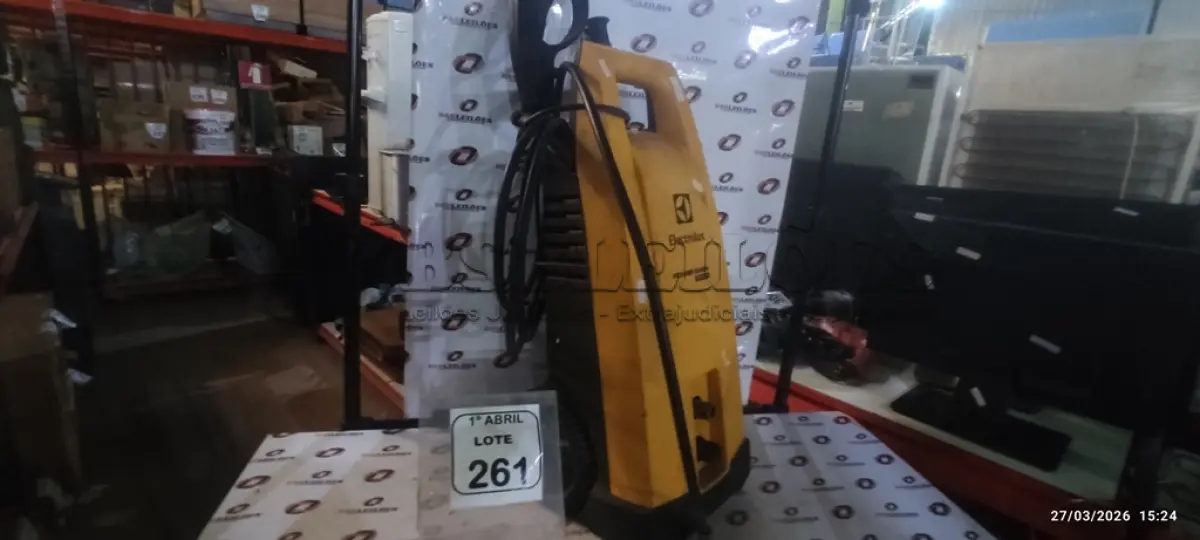 LOTE 261 - 01 MAQUINA DE ALTA PRESSÃO MODELO POWER WASH 2200PSI 220V MARCA ELECTROLUX. (NO ESTADO) ATENÇÃO! FAZER A VISITAÇÃO ANTES DE ARREMATAR, NÃO SABEMOS SE FUNCIONA, LEILÃO NÃO TEM GARANTIA E NEM DEVOLUÇÃO, SUJEITO A POSSÍVEIS AVARIAS VISÍVEIS/OCULTAS E/OU AUSÊNCIA DE COMPONENTES.