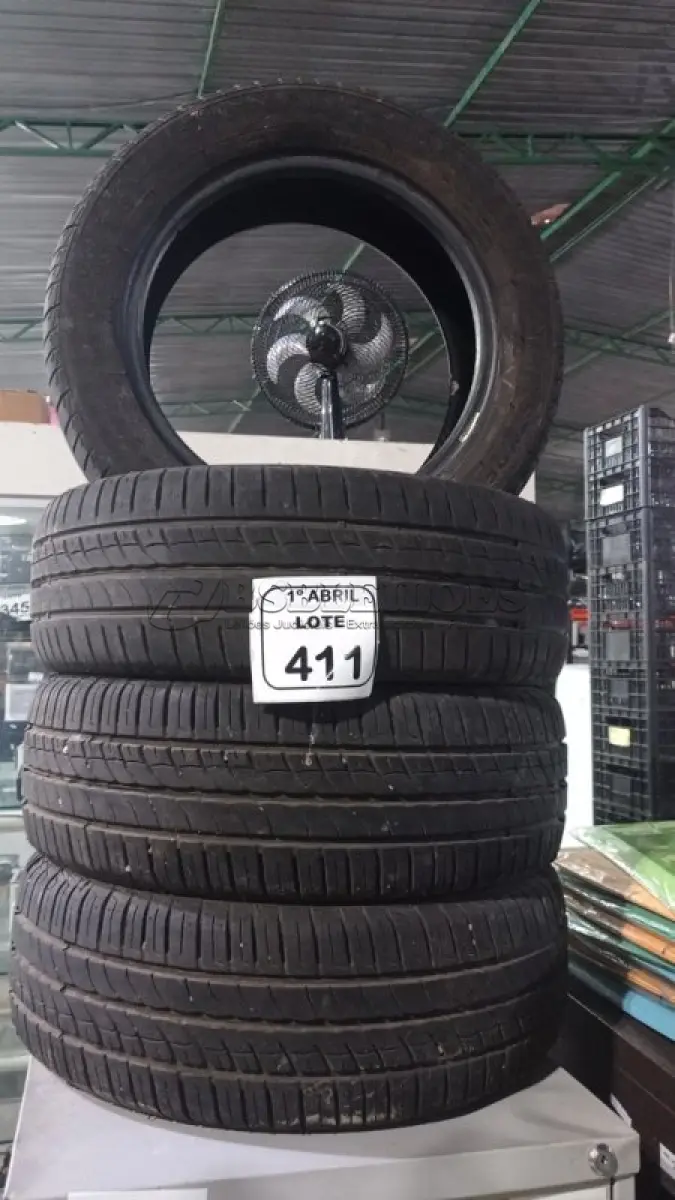 LOTE 411 - 04 PNEUS REMOLD 185/60 R15. (NO ESTADO) ATENÇÃO! FAZER A VISITAÇÃO ANTES DE ARREMATAR, NÃO SABEMOS SE FUNCIONA, LEILÃO NÃO TEM GARANTIA E NEM DEVOLUÇÃO, SUJEITO A POSSÍVEIS AVARIAS VISÍVEIS/OCULTAS E/OU AUSÊNCIA DE COMPONENTES.