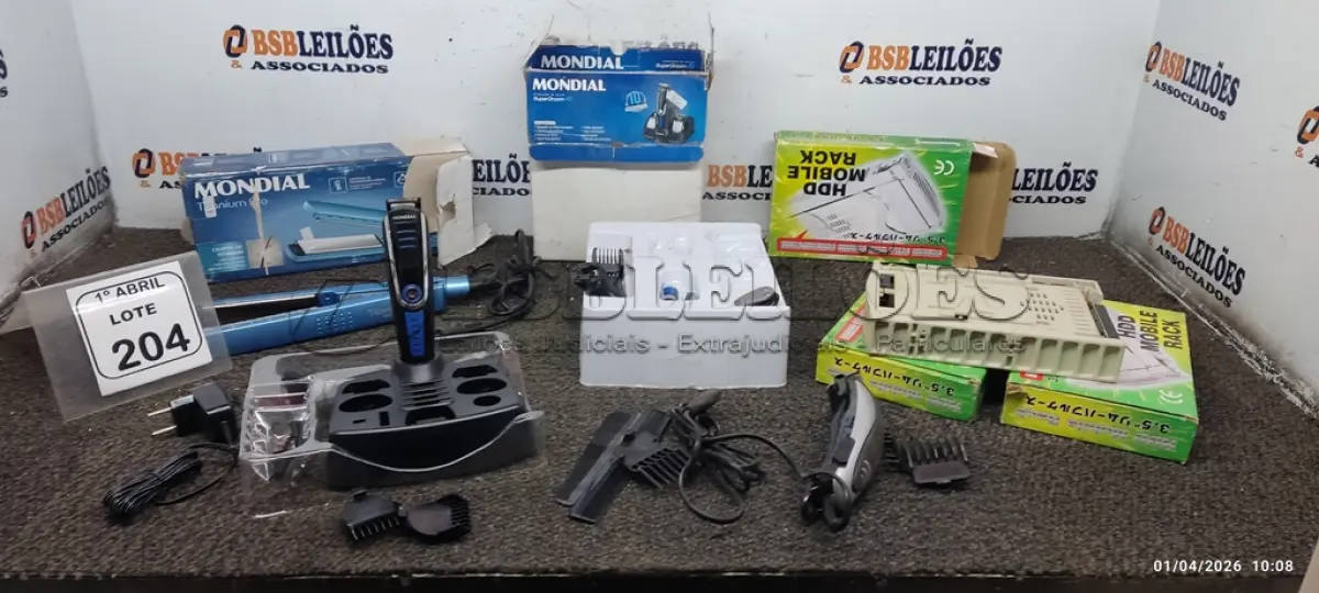LOTE 204 - 03 RACKS PARA DISCO, 02 MÁQUINAS DE CORTAR CABELO E 01 PRANCHA DE CABELO. (NO ESTADO) ATENÇÃO! FAZER A VISITAÇÃO DE ARREMATAR, NÃO SABEMOS SE FUNCIONA, LEILÃO NÃO TEM GARANTIA E NEM DEVOLUÇÃO, SUJEITO A POSSÍVEIS AVARIAS VISÍVEIS/OCULTAS E/OU AUSÊNCIA DE COMPONENTES.