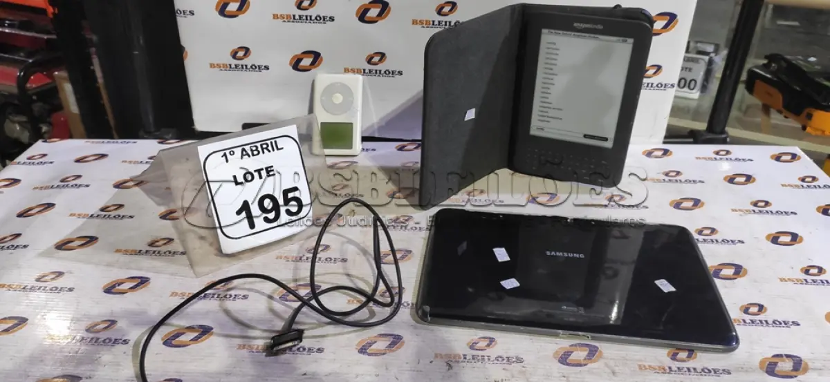 LOTE 195 - 01 AMAZON KINDLE,01 IPOD, 01 MULTIMETRO E 01 TABLET MARCA SAMSUNG. (NO ESTADO) ATENÇÃO! FAZER A VISITAÇÃO ANTES DE ARREMATAR, NÃO SABEMOS SE FUNCIONA, LEILÃO NÃO TEM GARANTIA E NEM DEVOLUÇÃO, SUJEITO A POSSÍVEIS AVARIAS VISÍVEIS/OCULTAS E/OU AUSÊNCIA DE COMPONENTES.