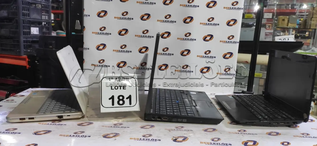 LOTE 181 - 03 NOTEBOOKS SEM CARREGADOR DE MARCAS E MODELOS DIVERSOS. (NO ESTADO) ATENÇÃO! FAZER A VISITAÇÃO ANTES DE ARREMATAR, NÃO SABEMOS SE FUNCIONA, LEILÃO NÃO TEM GARANTIA E NEM DEVOLUÇÃO, SUJEITO A POSSÍVEIS AVARIAS VISÍVEIS/OCULTAS E/OU AUSÊNCIA DE COMPONENTES.