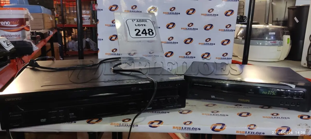 LOTE 248 - 01APARELHO DE DVD MARCA ONKYO E 01 CD PLAYER MARCA PHILIPS. (NO ESTADO) ATENÇÃO! FAZER A VISITAÇÃO ANTES DE ARREMATAR, NÃO SABEMOS SE FUNCIONA, LEILÃO NÃO TEM GARANTIA E NEM DEVOLUÇÃO, SUJEITO A POSSÍVEIS AVARIAS VISÍVEIS/OCULTAS E/OU AUSÊNCIA DE COMPONENTES.