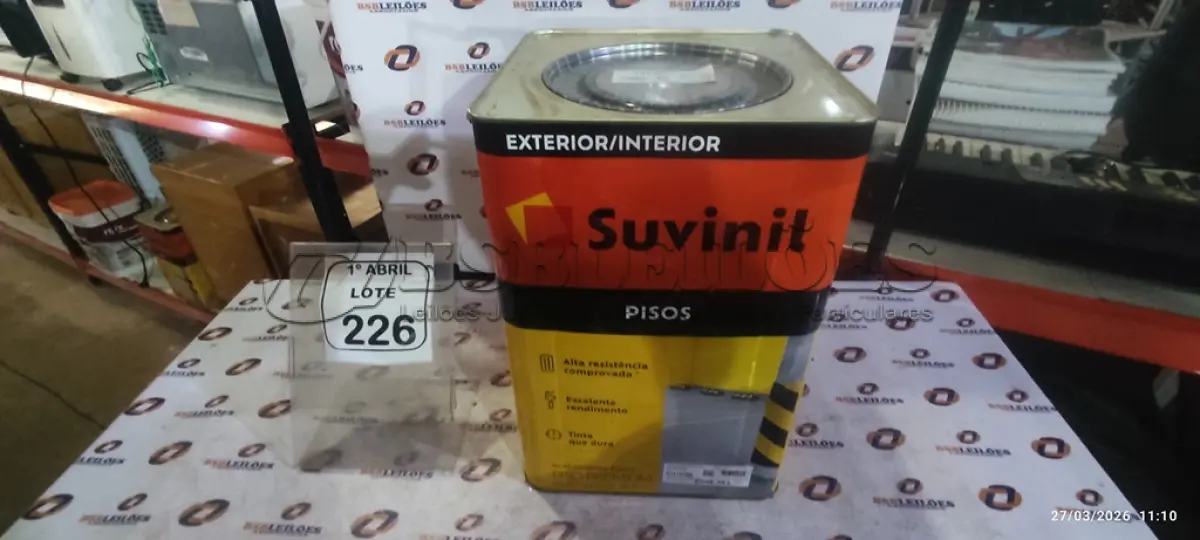 LOTE 226 - 01 LATA DE TINTA PARA PISOS EXTERIOR E INTERIOR COM 18L NA COR FOSCO CINZA ESCURO MARCA SUVINIL. (NO ESTADO) ATENÇÃO! FAZER A VISITAÇÃO ANTES DE ARREMATAR, NÃO SABEMOS SE FUNCIONA, LEILÃO NÃO TEM GARANTIA E NEM DEVOLUÇÃO, SUJEITO A POSSÍVEIS AVARIAS VISÍVEIS/OCULTAS E/OU AUSÊNCIA DE COMPONENTES.