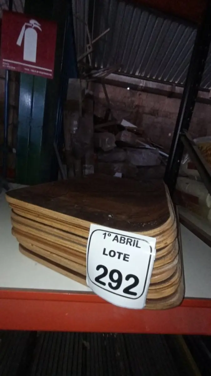 LOTE 292 - 10 PLACAS DE MADEIRA. (NO ESTADO) ATENÇÃO! FAZER A VISITAÇÃO ANTES DE ARREMATAR, NÃO SABEMOS SE FUNCIONA, LEILÃO NÃO TEM GARANTIA E NEM DEVOLUÇÃO, SUJEITO A POSSÍVEIS AVARIAS VISÍVEIS/OCULTAS E/OU AUSÊNCIA DE COMPONENTES.