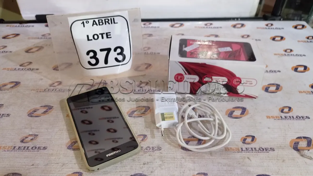 LOTE 373 - 01 SMARTFONE MODELO TWIST MARCA POSITIVO. (NO ESTADO) ATENÇÃO! FAZER A VISITAÇÃO ANTES DE ARREMATAR, NÃO SABEMOS SE FUNCIONA, LEILÃO NÃO TEM GARANTIA E NEM DEVOLUÇÃO, SUJEITO A POSSÍVEIS AVARIAS VISÍVEIS/OCULTAS E/OU AUSÊNCIA DE COMPONENTES.