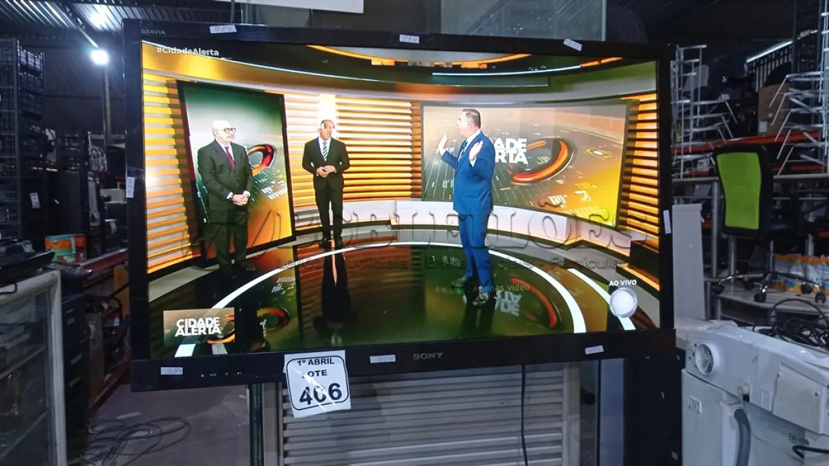 LOTE 406 - 01 TV LCD 40’’ MARCA SONY. (NO ESTADO) ATENÇÃO! FAZER A VISITAÇÃO ANTES DE ARREMATAR, NÃO SABEMOS SE FUNCIONA, LEILÃO NÃO TEM GARANTIA E NEM DEVOLUÇÃO, SUJEITO A POSSÍVEIS AVARIAS VISÍVEIS/OCULTAS E/OU AUSÊNCIA DE COMPONENTES.