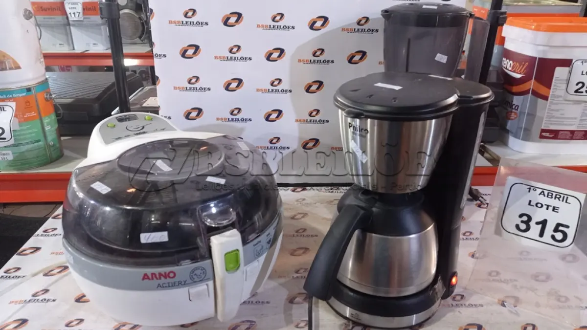LOTE 315 - 01 LIQUIDIFICADOR MARCA PHILCO, 01 CAFETEIRA MARCA PHILCO E 01 FRITADEIRA ELÉTRICA MARCA ARNO. (NO ESTADO) ATENÇÃO! FAZER A VISITAÇÃO ANTES DE ARREMATAR, NÃO SABEMOS SE FUNCIONA, LEILÃO NÃO TEM GARANTIA E NEM DEVOLUÇÃO, SUJEITO A POSSÍVEIS AVARIAS VISÍVEIS/OCULTAS E/OU AUSÊNCIA DE COMPONENTES.
