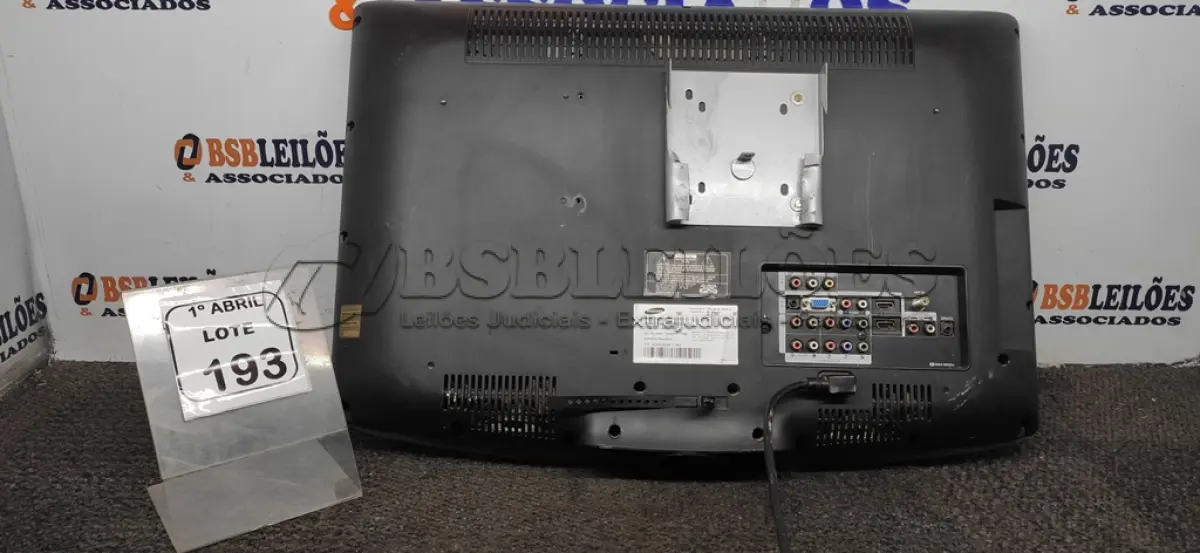 LOTE 193 - 01 TV MONITOR LCD 26’’ HDTV MARCA SAMSUNG. (NO ESTADO) ATENÇÃO! FAZER A VISITAÇÃO ANTES DE ARREMATAR, NÃO SABEMOS SE FUNCIONA, LEILÃO NÃO TEM GARANTIA E NEM DEVOLUÇÃO, SUJEITO A POSSÍVEIS AVARIAS VISÍVEIS/OCULTAS E/OU AUSÊNCIA DE COMPONENTES.