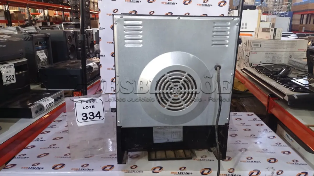 LOTE 334 - 01 ADEGA PARA VINHO BIVOLT. (NO ESTADO) ATENÇÃO! FAZER A VISITAÇÃO ANTES DE ARREMATAR, NÃO SABEMOS SE FUNCIONA, LEILÃO NÃO TEM GARANTIA E NEM DEVOLUÇÃO, SUJEITO A POSSÍVEIS AVARIAS VISÍVEIS/OCULTAS E/OU AUSÊNCIA DE COMPONENTES.