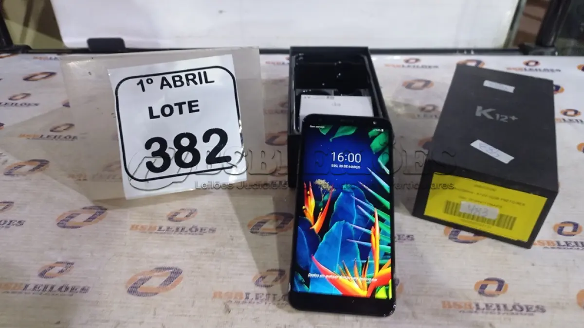 LOTE 382 - 01 SMARTFONE MODELO K12 MARCA LG. (NO ESTADO) ATENÇÃO! FAZER A VISITAÇÃO ANTES DE ARREMATAR, NÃO SABEMOS SE FUNCIONA, LEILÃO NÃO TEM GARANTIA E NEM DEVOLUÇÃO, SUJEITO A POSSÍVEIS AVARIAS VISÍVEIS/OCULTAS E/OU AUSÊNCIA DE COMPONENTES.