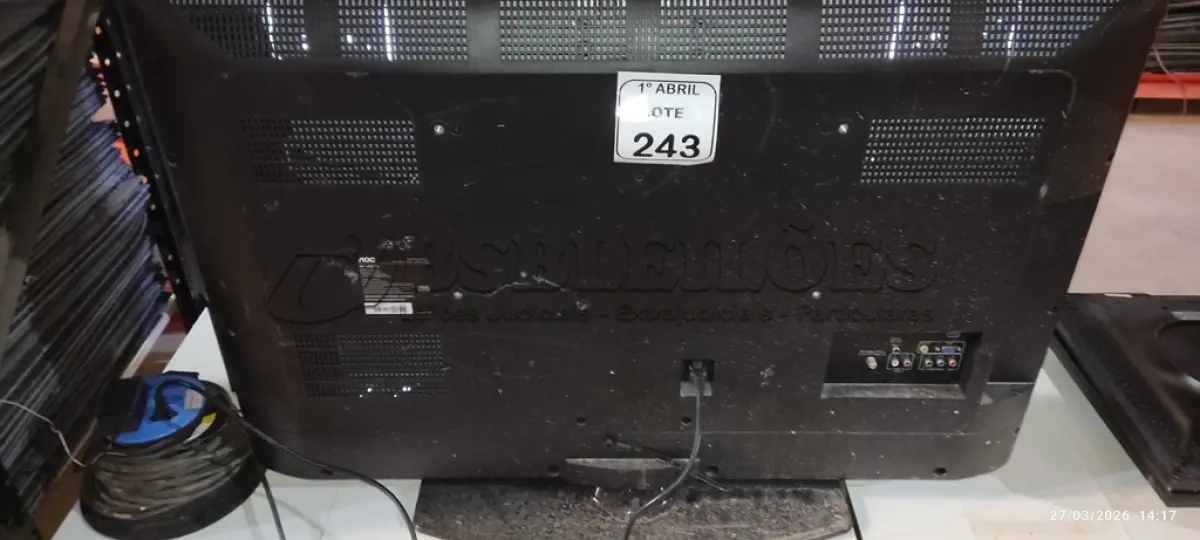 LOTE 243 - 01 TV LCD 42’’ MARCA AOC E 01 TECLADO MUSICAL MODELO WRK-2173 MARCA WOLF. (NO ESTADO) ATENÇÃO! FAZER A VISITAÇÃO ANTES DE ARREMATAR, NÃO SABEMOS SE FUNCIONA, LEILÃO NÃO TEM GARANTIA E NEM DEVOLUÇÃO, SUJEITO A POSSÍVEIS AVARIAS VISÍVEIS/OCULTAS E/OU AUSÊNCIA DE COMPONENTES.