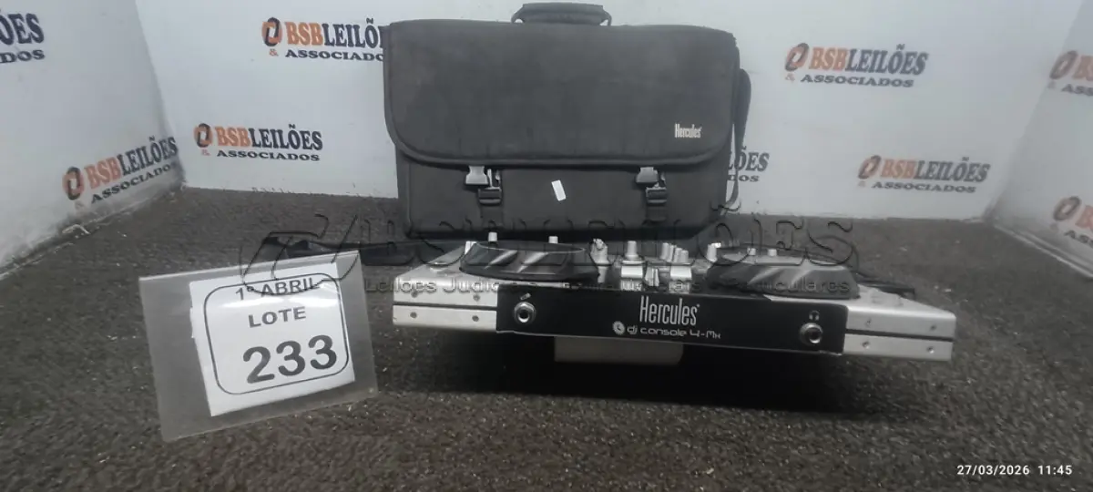 LOTE 233 - 01 CONTROLADORA DE DJ MODELO DJ CONSOLE 4-MX MARCA HERCULES. (NO ESTADO) ATENÇÃO! FAZER A VISITAÇÃO ANTES DE ARREMATAR, NÃO SABEMOS SE FUNCIONA, LEILÃO NÃO TEM GARANTIA E NEM DEVOLUÇÃO, SUJEITO A POSSÍVEIS AVARIAS VISÍVEIS/OCULTAS E/OU AUSÊNCIA DE COMPONENTES.