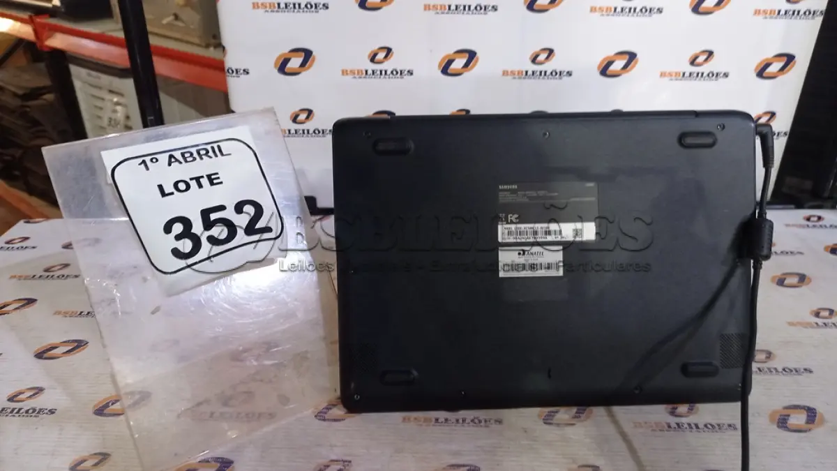 LOTE 352 - 01 CHROMEBOOK 16GB MEMÓRIA 4GB LINHA CONNECT MARCA SAMSUNG COM FONTE. (NO ESTADO) ATENÇÃO! FAZER A VISITAÇÃO ANTES DE ARREMATAR, NÃO SABEMOS SE FUNCIONA, LEILÃO NÃO TEM GARANTIA E NEM DEVOLUÇÃO, SUJEITO A POSSÍVEIS AVARIAS VISÍVEIS/OCULTAS E/OU AUSÊNCIA DE COMPONENTES.
