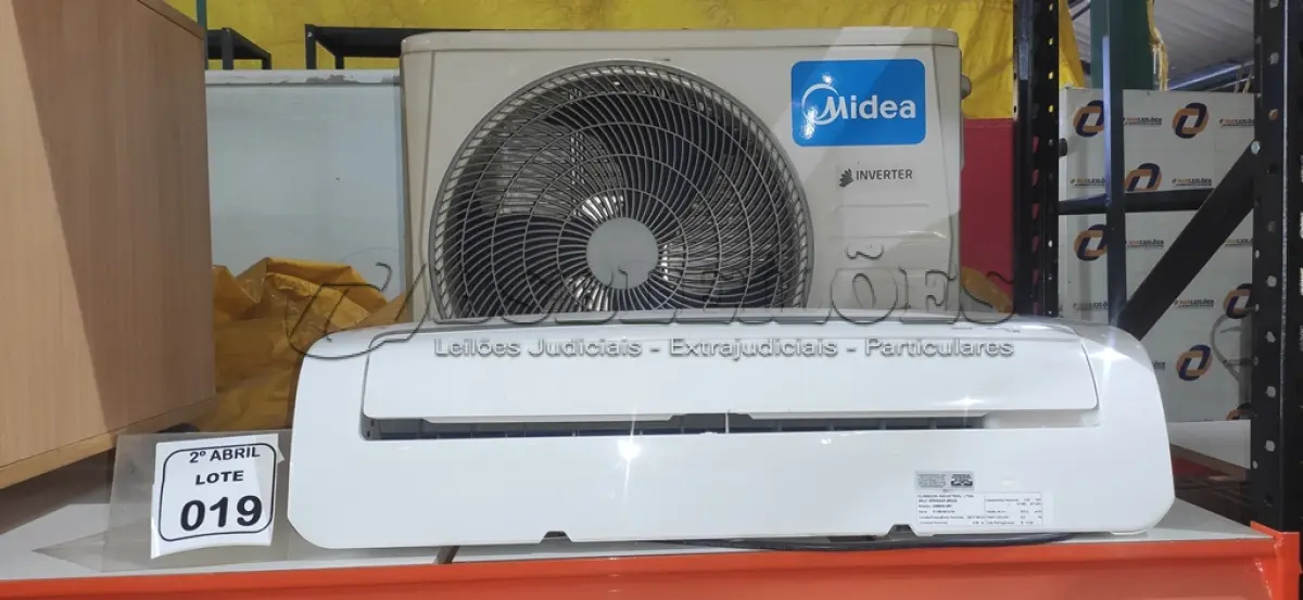 LOTE 019 - 01 AR CONDICIONADO MIDEA INVERTER 12.000 BTU/H. (NO ESTADO) ATENÇÃO! FAZER A VISITAÇÃO ANTES DE ARREMATAR, NÃO SABEMOS SE FUNCIONA, LEILÃO NÃO TEM GARANTIA E NEM DEVOLUÇÃO, SUJEITO A POSSÍVEIS AVARIAS VISÍVEIS/OCULTAS E/OU AUSÊNCIA DE COMPONENTES.