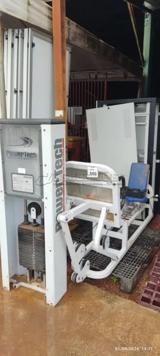 LOTE 585 - 01 MÁQUINA PARA TREINAMENTO DE REMADA. (NO ESTADO) ATENÇÃO! FAZER A VISITAÇÃO ANTES DE ARREMATAR, NÃO SABEMOS SE FUNCIONA, LEILÃO NÃO TEM GARANTIA E NEM DEVOLUÇÃO, SUJEITO A POSSÍVEIS AVARIAS VISÍVEIS/OCULTAS E/OU AUSÊNCIA DE COMPONENTES.