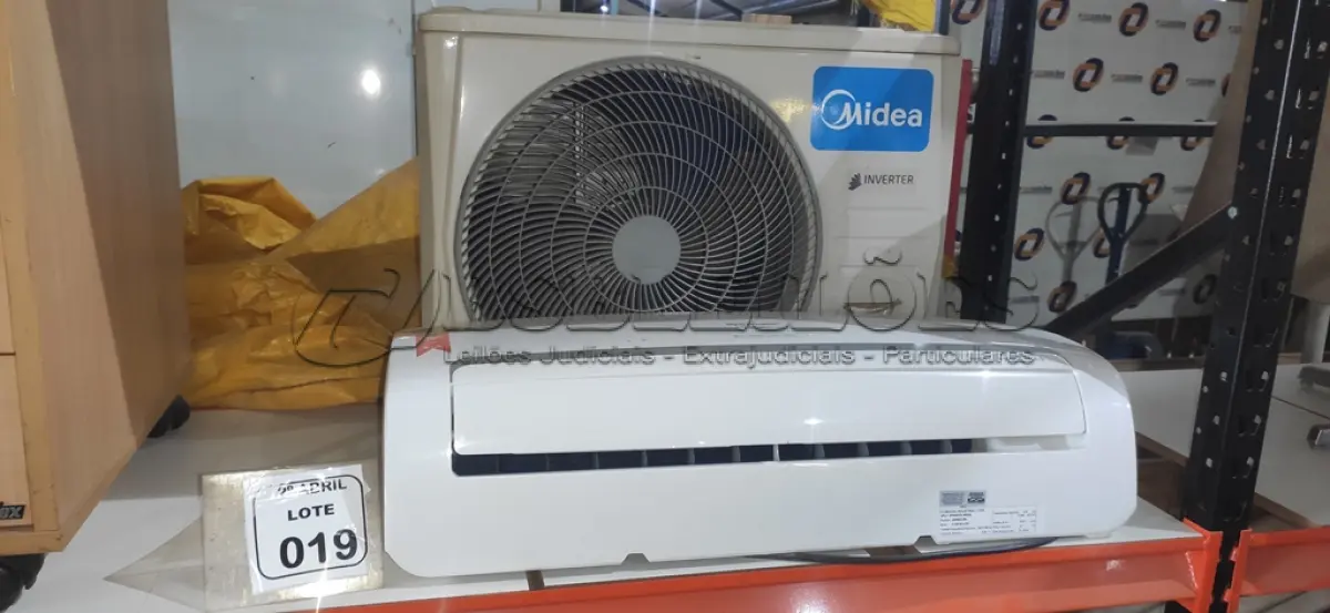 LOTE 019 - 01 AR CONDICIONADO MIDEA INVERTER 12.000 BTU/H. (NO ESTADO) ATENÇÃO! FAZER A VISITAÇÃO ANTES DE ARREMATAR, NÃO SABEMOS SE FUNCIONA, LEILÃO NÃO TEM GARANTIA E NEM DEVOLUÇÃO, SUJEITO A POSSÍVEIS AVARIAS VISÍVEIS/OCULTAS E/OU AUSÊNCIA DE COMPONENTES.