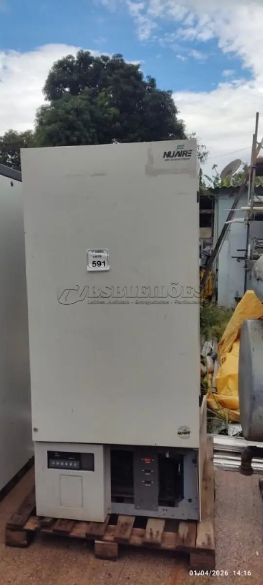 LOTE 591 - 01 FREEZER LABORATORIAL MARCA NUAIRE. (NO ESTADO) ATENÇÃO! FAZER A VISITAÇÃO ANTES DE ARREMATAR, NÃO SABEMOS SE FUNCIONA, LEILÃO NÃO TEM GARANTIA E NEM DEVOLUÇÃO, SUJEITO A POSSÍVEIS AVARIAS VISÍVEIS/OCULTAS E/OU AUSÊNCIA DE COMPONENTES.