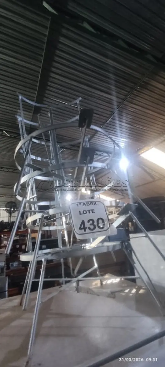 LOTE 430 - 04 BASES DE FERRO PARA LIXEIRA COM PEDAL. (NO ESTADO) ATENÇÃO! FAZER A VISITAÇÃO ANTES DE ARREMATAR, NÃO SABEMOS SE FUNCIONA, LEILÃO NÃO TEM GARANTIA E NEM DEVOLUÇÃO, SUJEITO A POSSÍVEIS AVARIAS VISÍVEIS/OCULTAS E/OU AUSÊNCIA DE COMPONENTES.