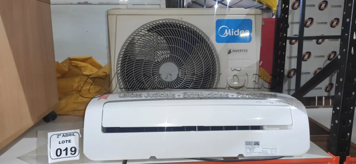 LOTE 019 - 01 AR CONDICIONADO MIDEA INVERTER 12.000 BTU/H. (NO ESTADO) ATENÇÃO! FAZER A VISITAÇÃO ANTES DE ARREMATAR, NÃO SABEMOS SE FUNCIONA, LEILÃO NÃO TEM GARANTIA E NEM DEVOLUÇÃO, SUJEITO A POSSÍVEIS AVARIAS VISÍVEIS/OCULTAS E/OU AUSÊNCIA DE COMPONENTES.