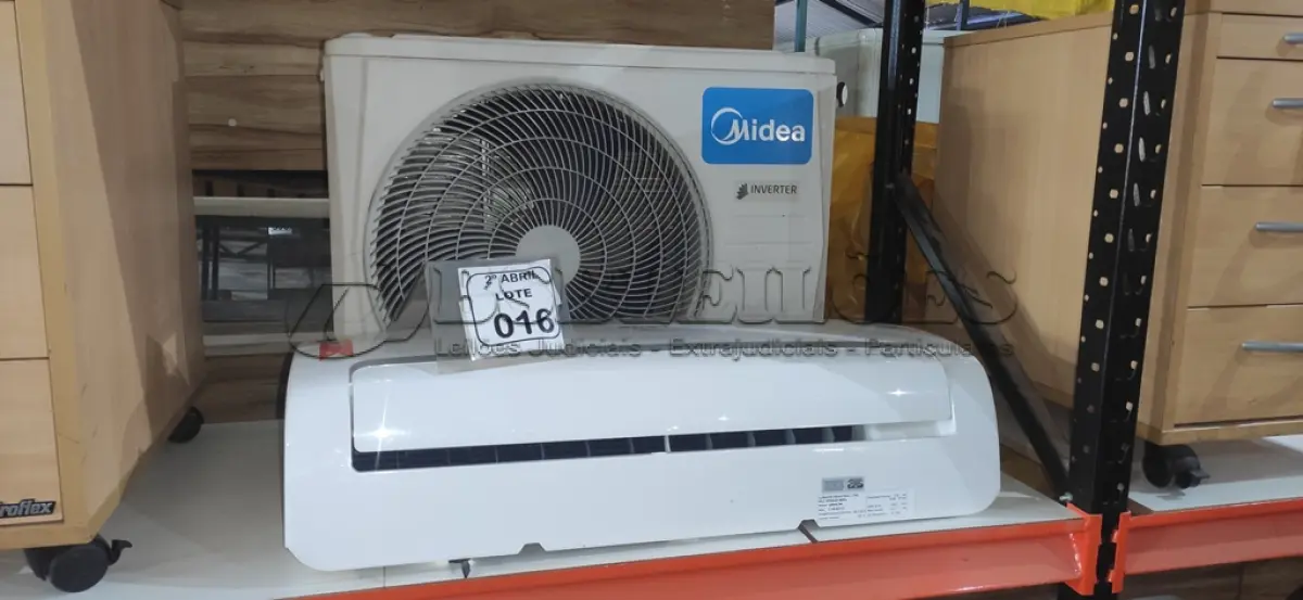 LOTE 016 - 01 AR CONDICIONADO MARCA MIDEA INVERTER 12.000 BTU/H. (NO ESTADO) ATENÇÃO! FAZER A VISITAÇÃO ANTES DE ARREMATAR, NÃO SABEMOS SE FUNCIONA, LEILÃO NÃO TEM GARANTIA E NEM DEVOLUÇÃO, SUJEITO A POSSÍVEIS AVARIAS VISÍVEIS/OCULTAS E/OU AUSÊNCIA DE COMPONENTES.