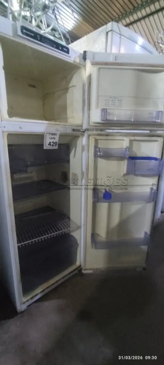 LOTE 429 - 01 GELADEIRA 220V MARCA CONTINENTAL. (NO ESTADO) ATENÇÃO! FAZER A VISITAÇÃO ANTES DE ARREMATAR, NÃO SABEMOS SE FUNCIONA, LEILÃO NÃO TEM GARANTIA E NEM DEVOLUÇÃO, SUJEITO A POSSÍVEIS AVARIAS VISÍVEIS/OCULTAS E/OU AUSÊNCIA DE COMPONENTES.