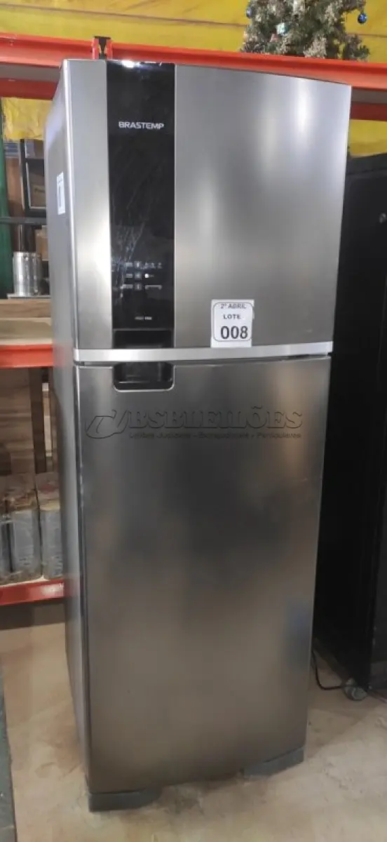 LOTE 008 - 01 GELADEIRA BRASTEMP FROST FREE 220V. (NO ESTADO) ATENÇÃO! FAZER A VISITAÇÃO ANTES DE ARREMATAR, NÃO SABEMOS SE FUNCIONA, LEILÃO NÃO TEM GARANTIA E NEM DEVOLUÇÃO, SUJEITO A POSSÍVEIS AVARIAS VISÍVEIS/OCULTAS E/OU AUSÊNCIA DE COMPONENTES.
