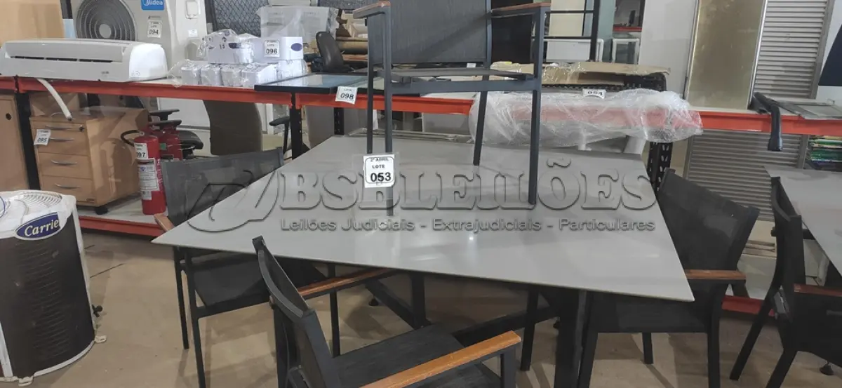 LOTE 053 - 01 MESA QUADRADA PARA ÁREA EXTERNA COM 04 CADEIRAS EM ALUMÍNIO (NO ESTADO) ATENÇÃO! FAZER A VISITAÇÃO ANTES DE ARREMATAR, NÃO SABEMOS SE FUNCIONA, LEILÃO NÃO TEM GARANTIA E NEM DEVOLUÇÃO, SUJEITO A POSSÍVEIS AVARIAS VISÍVEIS/OCULTAS E/OU AUSÊNCIA DE COMPONENTES.