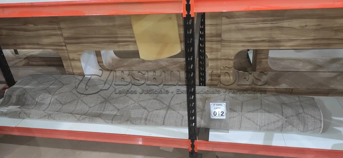 LOTE 012 - 01 TAPETE BILBÃO NAS MEDIDAS 2,50M X 3,00M NA COR CINZA 100%POLIESTE.  (NO ESTADO) ATENÇÃO! FAZER A VISITAÇÃO ANTES DE ARREMATAR, NÃO SABEMOS SE FUNCIONA, LEILÃO NÃO TEM GARANTIA E NEM DEVOLUÇÃO, SUJEITO A POSSÍVEIS AVARIAS VISÍVEIS/OCULTAS E/OU AUSÊNCIA DE COMPONENTES.