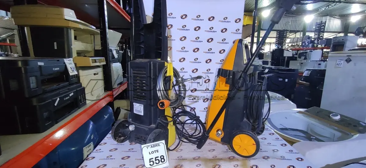 LOTE 558 - 01 LAVADORA DE ALTA PRESSÃO MARCA WAP E UMA LAVADORA DE ALTA PRESSÃO MARCA KARCHER. (NO ESTADO) ATENÇÃO! FAZER A VISITAÇÃO ANTES DE ARREMATAR, NÃO SABEMOS SE FUNCIONA, LEILÃO NÃO TEM GARANTIA E NEM DEVOLUÇÃO, SUJEITO A POSSÍVEIS AVARIAS VISÍVEIS/OCULTAS E/OU AUSÊNCIA DE COMPONENTES.