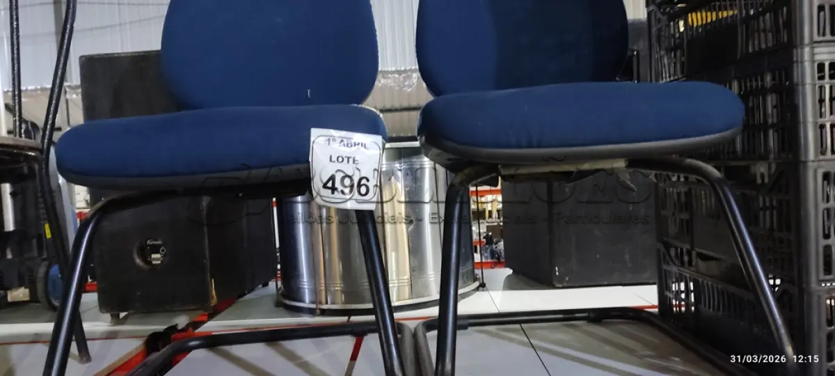 LOTE 496 - 02 CADEIRAS DE ESCRITÓRIO COM PÉS FIXOS NA COR AZUL. (NO ESTADO) ATENÇÃO! FAZER A VISITAÇÃO ANTES DE ARREMATAR, NÃO SABEMOS SE FUNCIONA, LEILÃO NÃO TEM GARANTIA E NEM DEVOLUÇÃO, SUJEITO A POSSÍVEIS AVARIAS VISÍVEIS/OCULTAS E/OU AUSÊNCIA DE COMPONENTES.