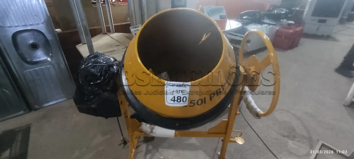 LOTE 480 - 01 BETONEIRA 150 L 220V MARCA MENEGOTTI. (NO ESTADO) ATENÇÃO! FAZER A VISITAÇÃO ANTES DE ARREMATAR, NÃO SABEMOS SE FUNCIONA, LEILÃO NÃO TEM GARANTIA E NEM DEVOLUÇÃO, SUJEITO A POSSÍVEIS AVARIAS VISÍVEIS/OCULTAS E/OU AUSÊNCIA DE COMPONENTES.