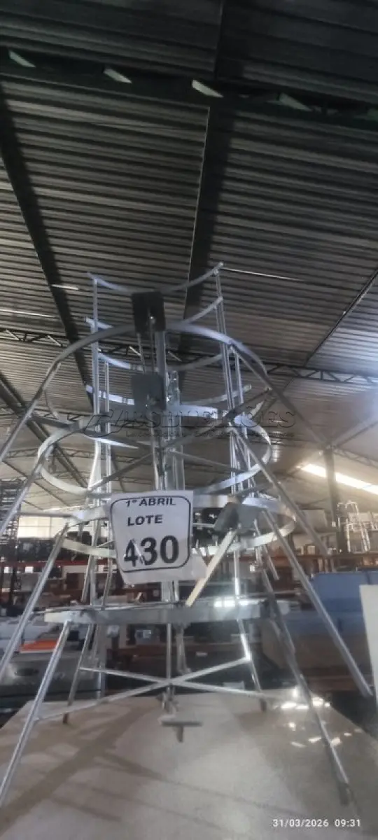 LOTE 430 - 04 BASES DE FERRO PARA LIXEIRA COM PEDAL. (NO ESTADO) ATENÇÃO! FAZER A VISITAÇÃO ANTES DE ARREMATAR, NÃO SABEMOS SE FUNCIONA, LEILÃO NÃO TEM GARANTIA E NEM DEVOLUÇÃO, SUJEITO A POSSÍVEIS AVARIAS VISÍVEIS/OCULTAS E/OU AUSÊNCIA DE COMPONENTES.