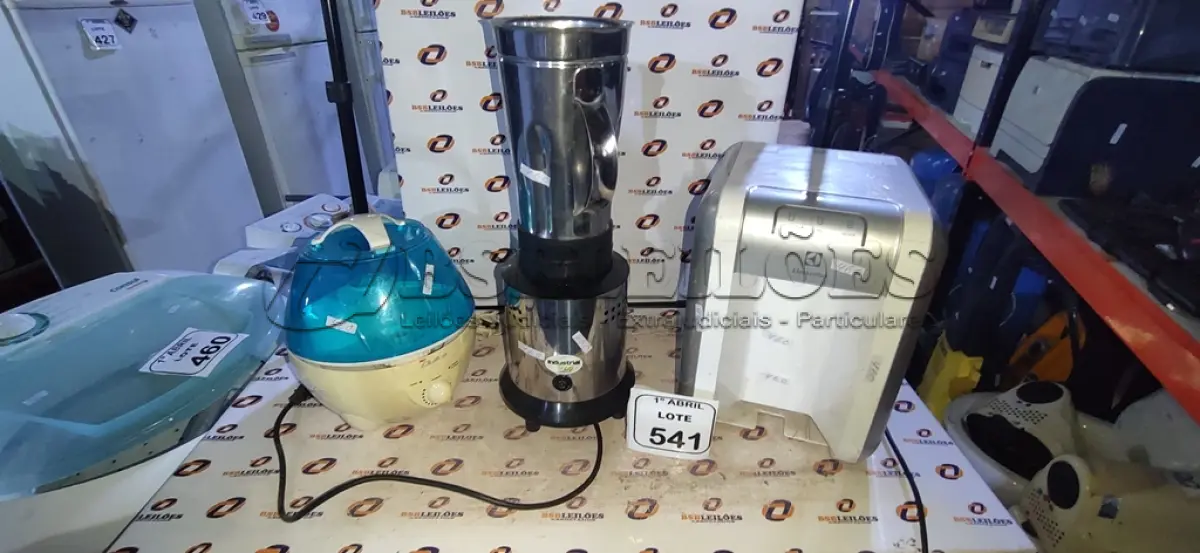 LOTE 541 - 01LIQUIDIFICADOR INDUSTRIAL, 01 UMIDIFICADOR E 01 PURIFICADOR DE ÁGUA. (NO ESTADO) ATENÇÃO! FAZER A VISITAÇÃO ANTES DE ARREMATAR, NÃO SABEMOS SE FUNCIONA, LEILÃO NÃO TEM GARANTIA E NEM DEVOLUÇÃO, SUJEITO A POSSÍVEIS AVARIAS VISÍVEIS/OCULTAS E/OU AUSÊNCIA DE COMPONENTES.