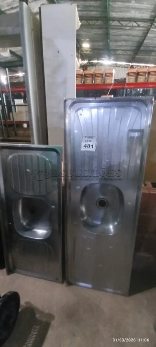 LOTE 481 - 01 PIA EM INOX DE 0,52X1,50 E UMA PIA EM INOX 1,20X0,53. (NO ESTADO) ATENÇÃO! FAZER A VISITAÇÃO ANTES DE ARREMATAR, NÃO SABEMOS SE FUNCIONA, LEILÃO NÃO TEM GARANTIA E NEM DEVOLUÇÃO, SUJEITO A POSSÍVEIS AVARIAS VISÍVEIS/OCULTAS E/OU AUSÊNCIA DE COMPONENTES.