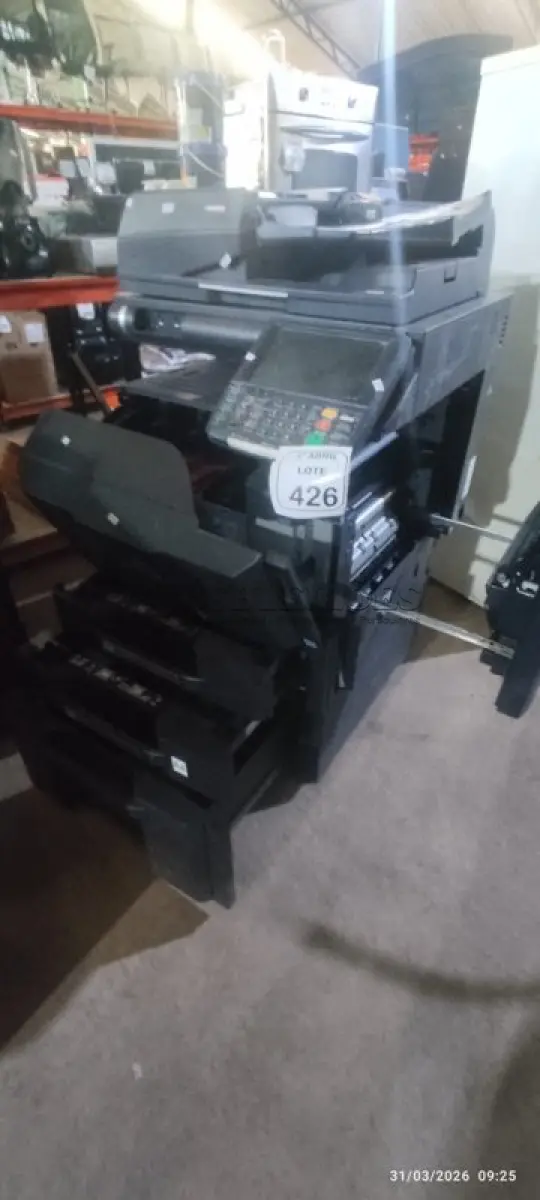 LOTE 426 - 01 COPIADORA TASKALFA 2551CI 110V MARCA KYOCERA. (NO ESTADO) ATENÇÃO! FAZER A VISITAÇÃO ANTES DE ARREMATAR, NÃO SABEMOS SE FUNCIONA, LEILÃO NÃO TEM GARANTIA E NEM DEVOLUÇÃO, SUJEITO A POSSÍVEIS AVARIAS VISÍVEIS/OCULTAS E/OU AUSÊNCIA DE COMPONENTES.