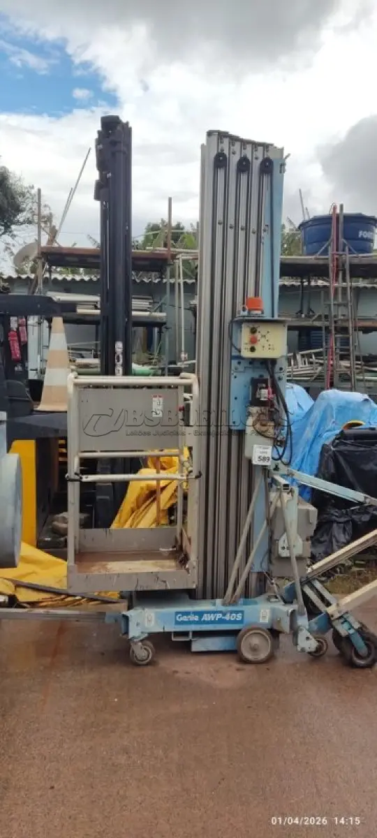 LOTE 589 - 01 PLATAFORMA ELEVATÓRIA MODELO GENIE AWP-405. (NO ESTADO) ATENÇÃO! FAZER A VISITAÇÃO ANTES DE ARREMATAR, NÃO SABEMOS SE FUNCIONA, LEILÃO NÃO TEM GARANTIA E NEM DEVOLUÇÃO, SUJEITO A POSSÍVEIS AVARIAS VISÍVEIS/OCULTAS E/OU AUSÊNCIA DE COMPONENTES.