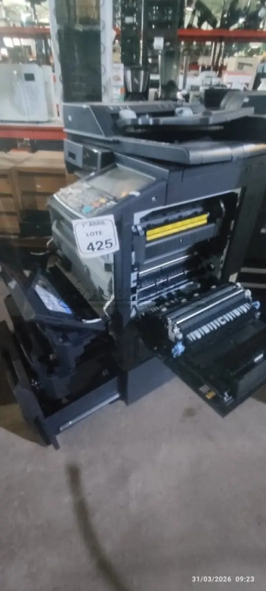 LOTE 425 - 01 COPIADORA TASKALFA 2551CI 110V MARCA KYOCERA. (NO ESTADO) ATENÇÃO! FAZER A VISITAÇÃO ANTES DE ARREMATAR, NÃO SABEMOS SE FUNCIONA, LEILÃO NÃO TEM GARANTIA E NEM DEVOLUÇÃO, SUJEITO A POSSÍVEIS AVARIAS VISÍVEIS/OCULTAS E/OU AUSÊNCIA DE COMPONENTES.
