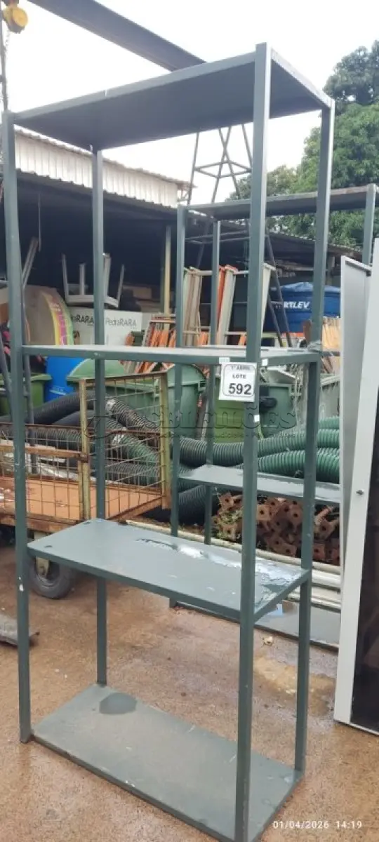 LOTE 592 - 01 ESTANTE DE FERRO DE 0,97X2,25. (NO ESTADO) ATENÇÃO! FAZER A VISITAÇÃO ANTES DE ARREMATAR, NÃO SABEMOS SE FUNCIONA, LEILÃO NÃO TEM GARANTIA E NEM DEVOLUÇÃO, SUJEITO A POSSÍVEIS AVARIAS VISÍVEIS/OCULTAS E/OU AUSÊNCIA DE COMPONENTES.