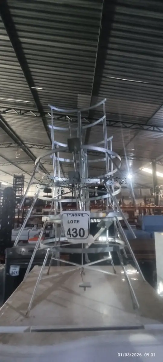 LOTE 430 - 04 BASES DE FERRO PARA LIXEIRA COM PEDAL. (NO ESTADO) ATENÇÃO! FAZER A VISITAÇÃO ANTES DE ARREMATAR, NÃO SABEMOS SE FUNCIONA, LEILÃO NÃO TEM GARANTIA E NEM DEVOLUÇÃO, SUJEITO A POSSÍVEIS AVARIAS VISÍVEIS/OCULTAS E/OU AUSÊNCIA DE COMPONENTES.