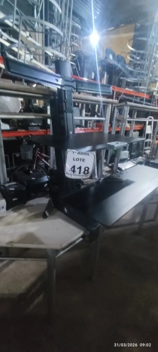 LOTE 418 - 01 SUPORTE DE MONITOR ARTICULADO MARCA ERGOTRON. (NO ESTADO) ATENÇÃO! FAZER A VISITAÇÃO ANTES DE ARREMATAR, NÃO SABEMOS SE FUNCIONA, LEILÃO NÃO TEM GARANTIA E NEM DEVOLUÇÃO, SUJEITO A POSSÍVEIS AVARIAS VISÍVEIS/OCULTAS E/OU AUSÊNCIA DE COMPONENTES.